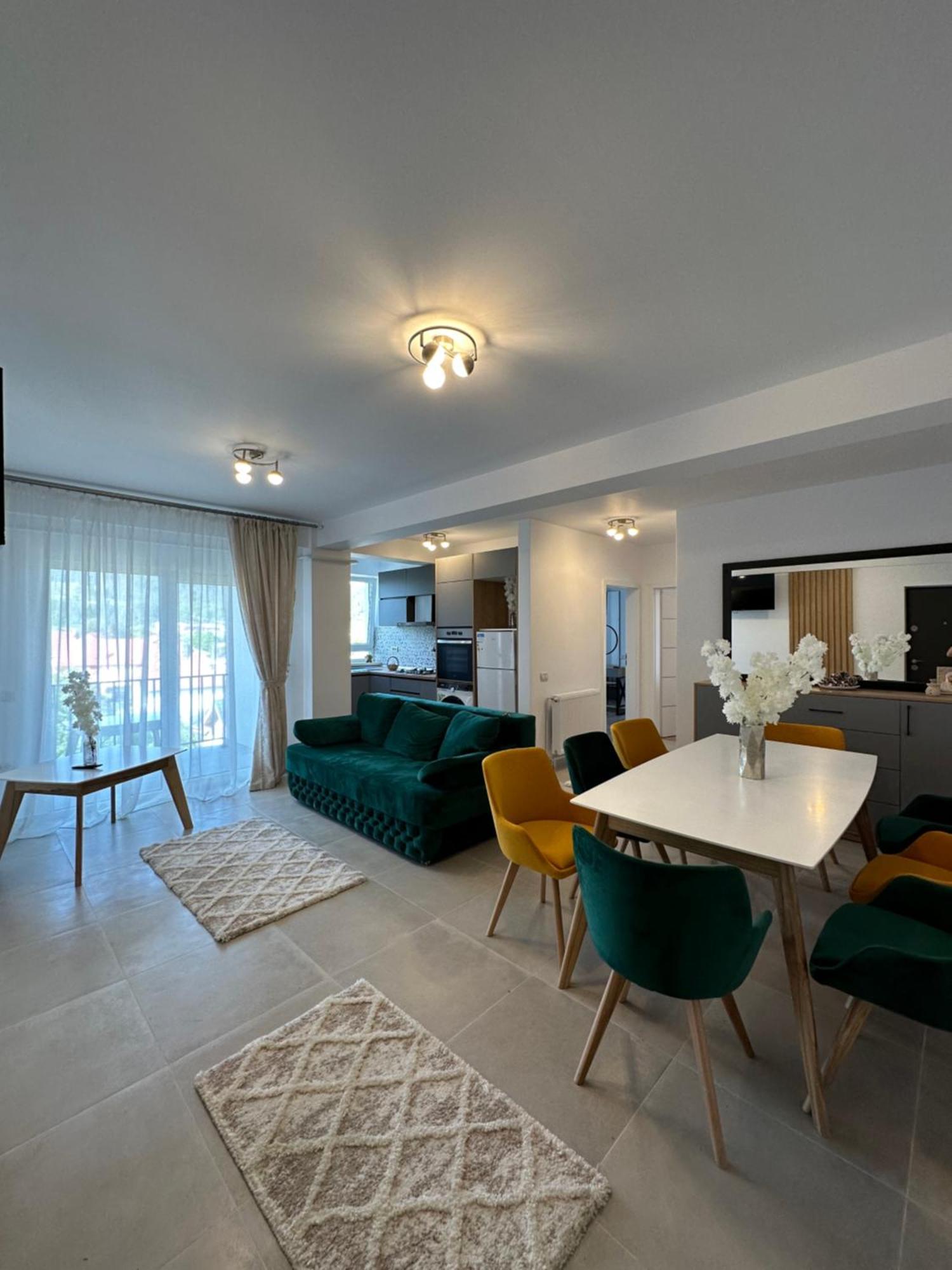 Apartamente Arinis Gura Humorului Luaran gambar