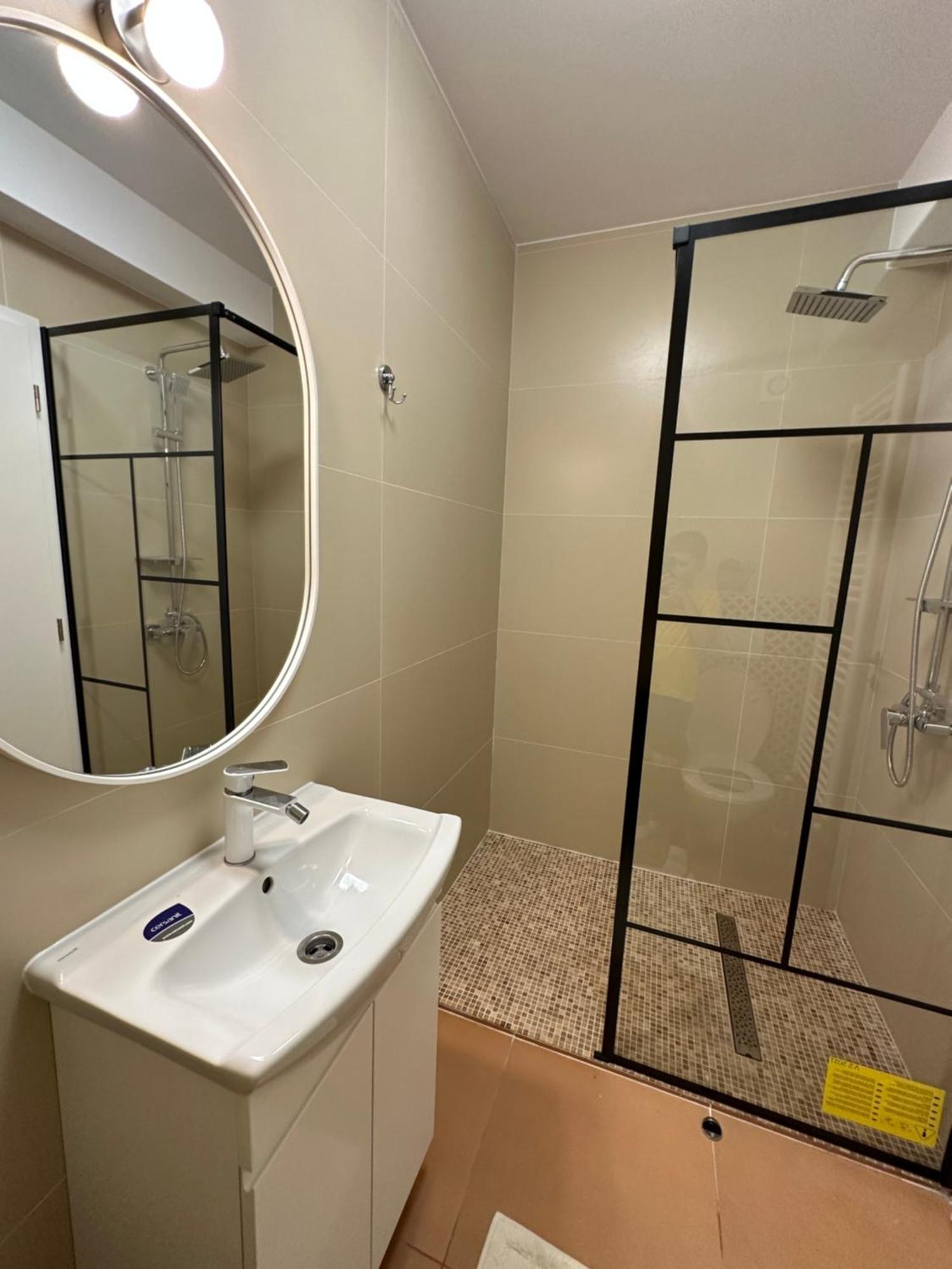 Apartamente Arinis Gura Humorului Luaran gambar
