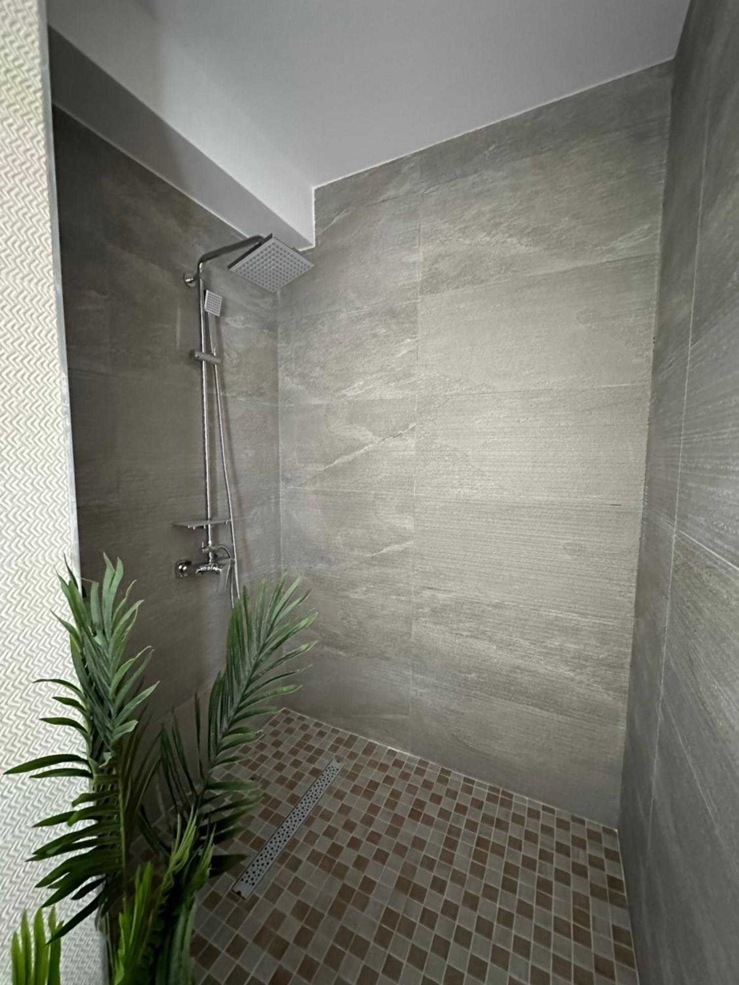 Apartamente Arinis Gura Humorului Luaran gambar